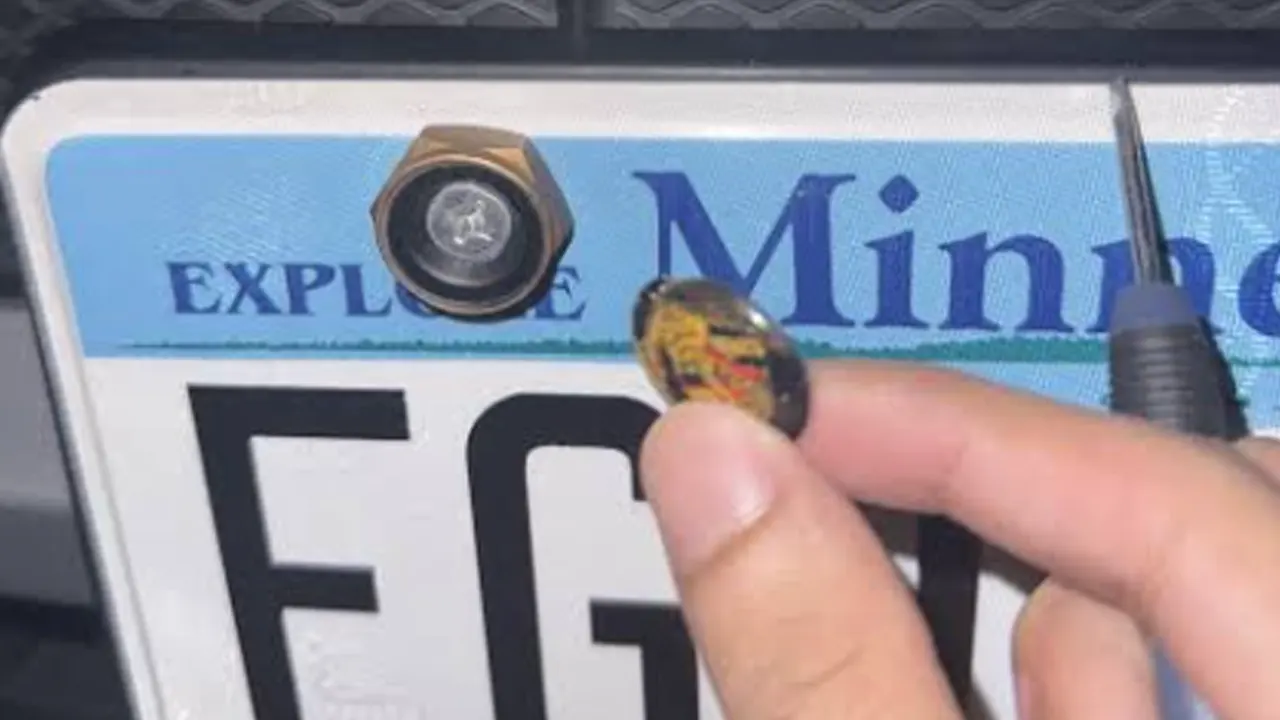 how to remove license plate frame screw caps