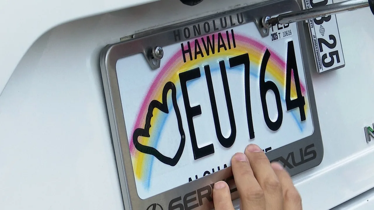 hawaii license plate frame law